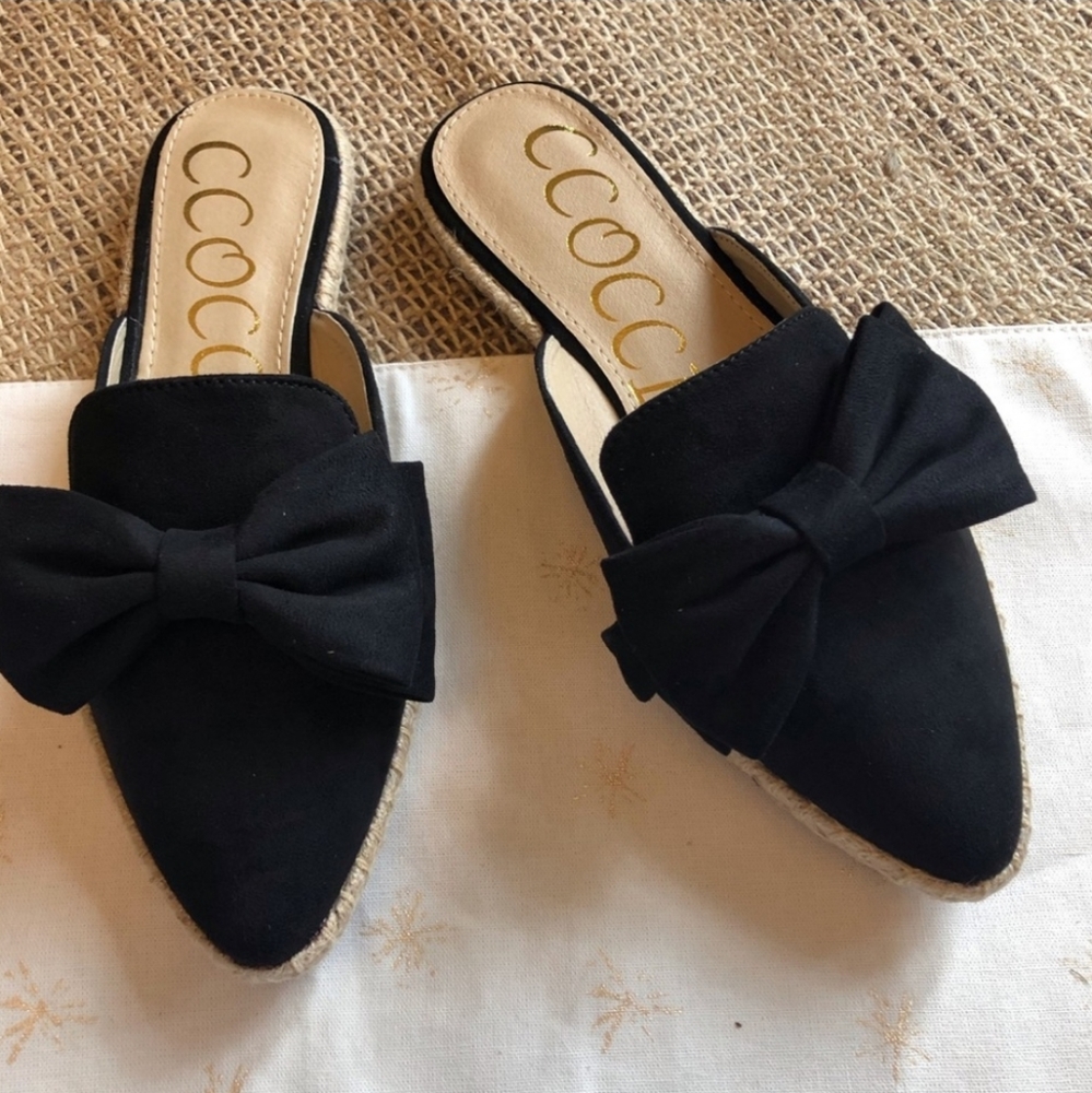 💞🌷Boutique Black Faux Suede Raffia Trim Mules 💞